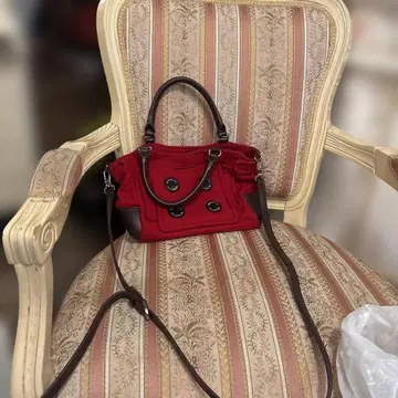 빨갛고 귀여운 미니백 기능적