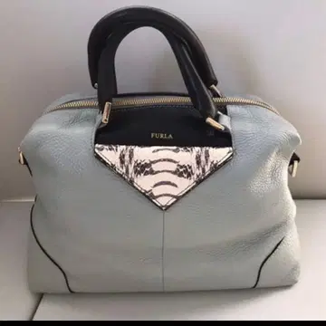 FURLA 톤 다운 블루 핸드백 사선 크로스백