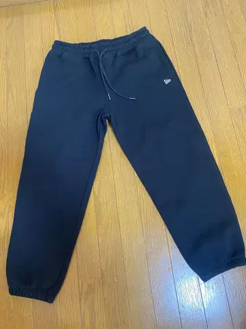 완판템 NEW ERA 뉴 에라 블랙 L 사이즈 속기모 스웨트 팬츠