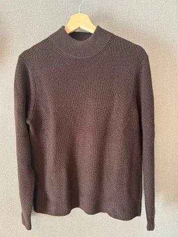 BEAMS 브라운 모크넥 니트