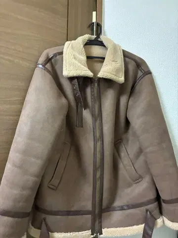 무스탕 코트 브라운