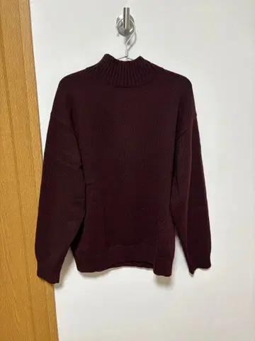 UNIQLOC 하이넥 스웨터