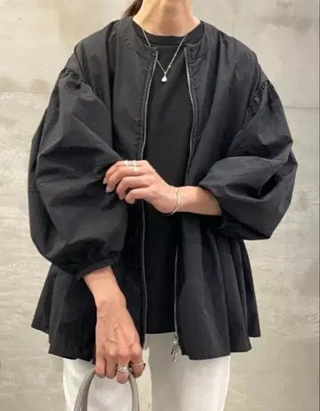 BEARDSLEY 페플럼 지퍼 셔츠 블루종