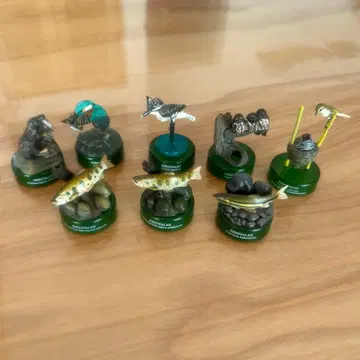 일본의 산, 계류 유역의 물고기 야생 조류 동물 피규어