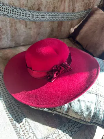 새상품급 빨간색 울 햇 리본 포함