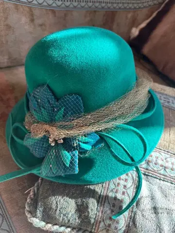 새상품급 터콰이즈 펠트 보울러 햇