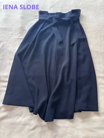 새상품급 IENA SLOBE 이에나 무릎 기장 스커트 네이비 38