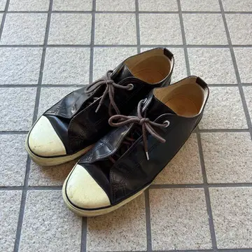 이세이 미야케 멘 가죽 스니커즈