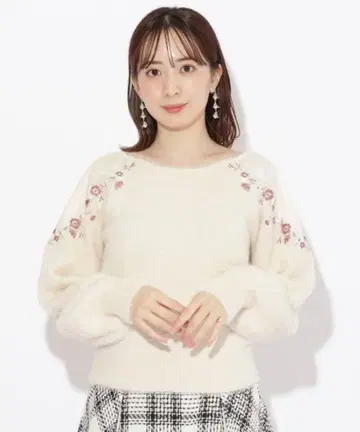 WILLSELECTION V넥 자수 샤기 니트 윌셀렉션