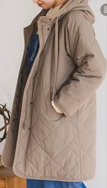 스튜디오 클립 퀼팅 후드 롱 코트