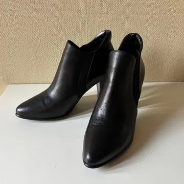 미사용급 UNTITLED 가죽 숏부츠 사이드 고어 스틸레토