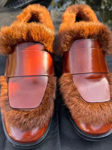 JIMMY CHOO 브라운 퍼 가죽 로퍼