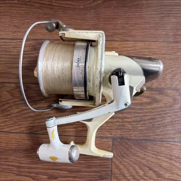 Daiwa 스피닝 릴 아이보리