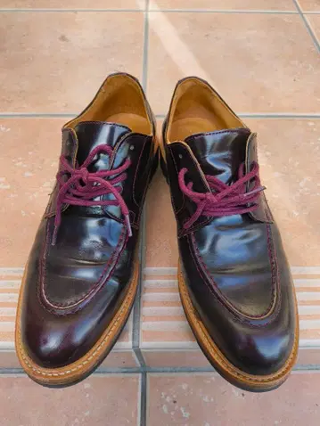 다크 브라운 가죽 신발