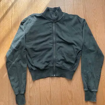 ZARA 크롭 지퍼 맨투맨 s