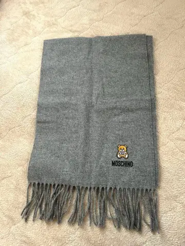 MOSCHINO 곰 자수 그레이 머플러 모스키노