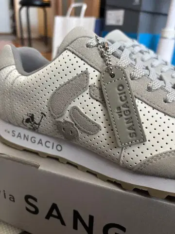 27cm! 뉴즈 MOM 뱅크시 그래피티 via SANGACIO