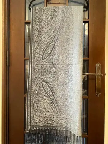 페이즐리 무늬 스톨 그레이와 블루