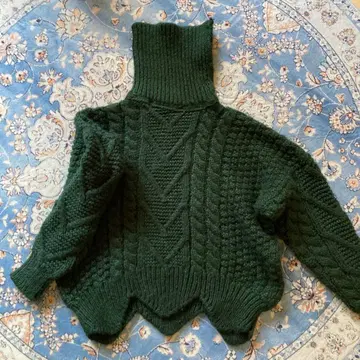 다크 그린 케이블 니트 터틀넥