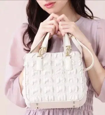 JILLSTUART 크로스 j 핸들 백 화이트