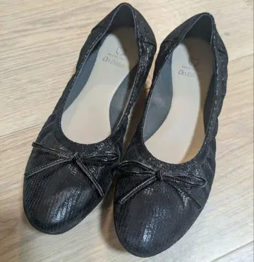 히미코 리본 포함 블랙 플랫슈즈