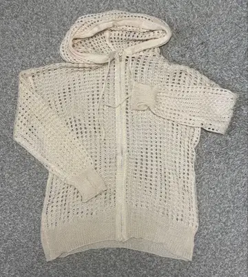 크림색 메쉬 편직 후드티