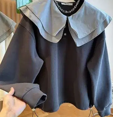 다크 그레이 큰 옷깃 맨투맨