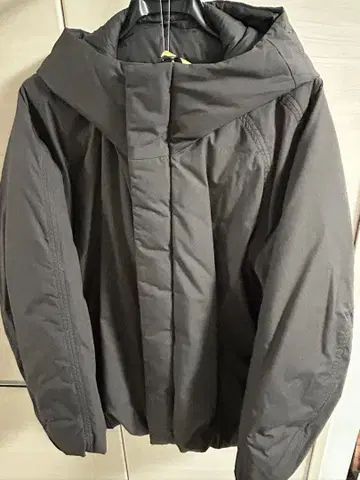 UNIQLO U 다크 그레이 다운 자켓 후드 부착