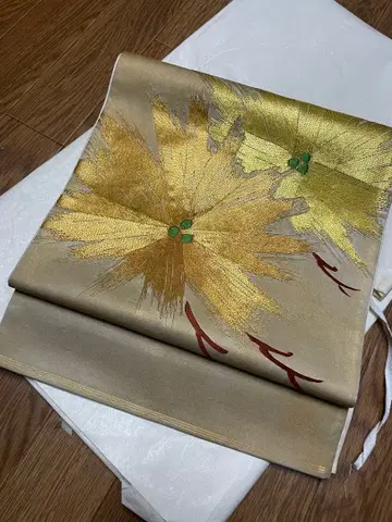 아름다운 골드 컬러 잎 무늬 후쿠로 오비