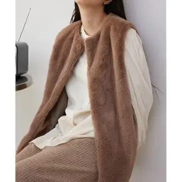 플러피 인조 모피 베스트 AZUL by moussy