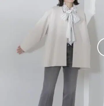 내추럴 뷰티 베이직 노카라 형태 하프 코트