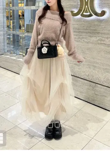 [ GRL ] 예약 상품! 오프숄더 샤기 니트 x 샤샤 스커트 셋업