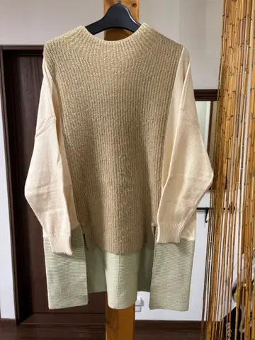 베이지 세미 오버 사이즈 니트 긴팔