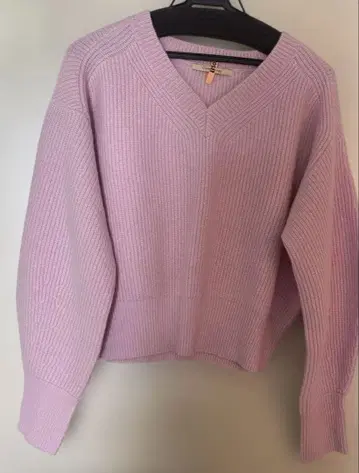 캘런솔로지 V넥 니트