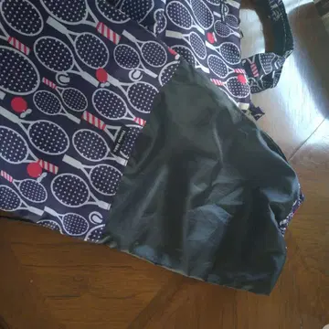 한나후라의 테니스 라켓 백과 소형 백입니다.