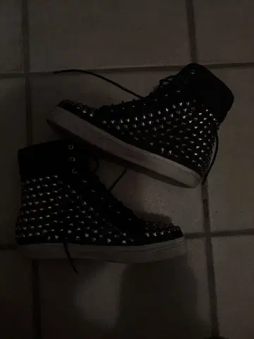 스터드 스니커즈 archive y2k SWAG