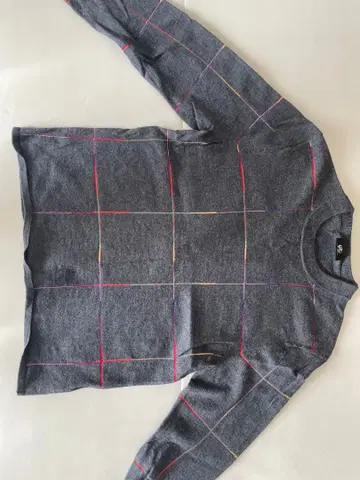 그레이 체크 무늬 긴팔 니트