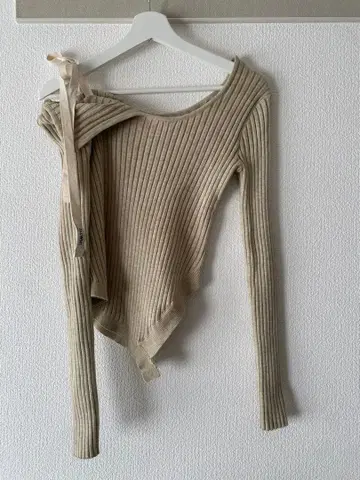 GLOWNY ISA ASYMMETRICAL KNIT TOP