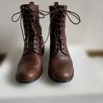 브라운 가죽 레이스업 부츠