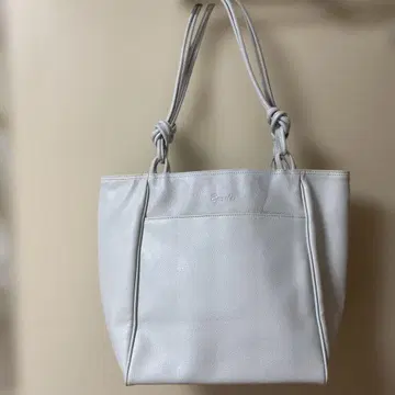 화이트 가죽 토트백