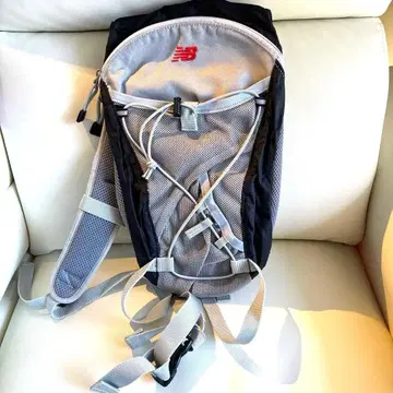 [ 타임세일 ] 뉴발란스 러닝용 백팩 블랙/그레이