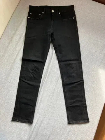 BEAMS 베이직 스트레치 데님 팬츠 블랙