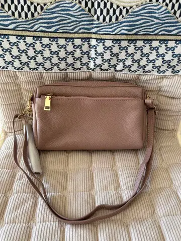 베이지 가죽 숄더백