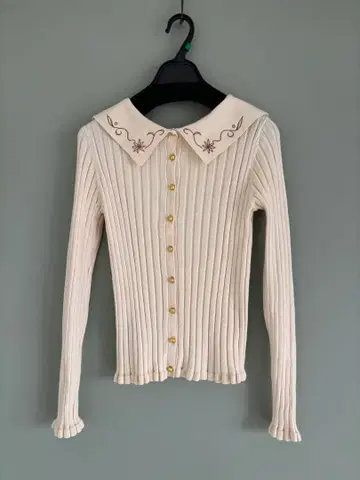 아이보리 리브 스웨터 긴팔