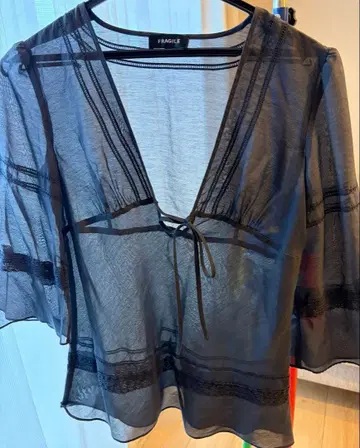 새상품 FRAGILE 블랙 시스루 블라우스