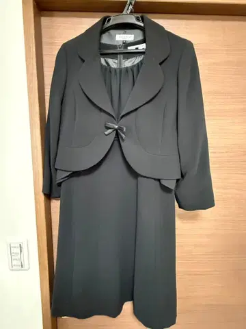 블랙 수트 자켓과 드레스 3세트 9호