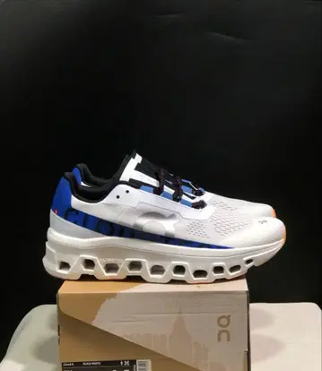 On 온 클라우드 몬스터 2 스니커즈 러닝화