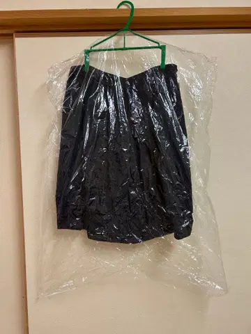 KUMIKYOKU 무릎 기장 새틴 스커트