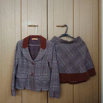 체크 무늬 테일러드 자켓 & 플레어 스커트 세트