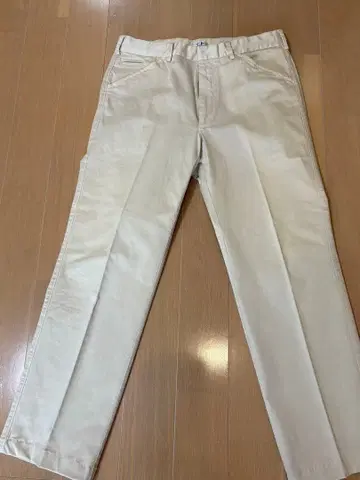 C.P. Company 아이보리 스트레치 새틴 팬츠